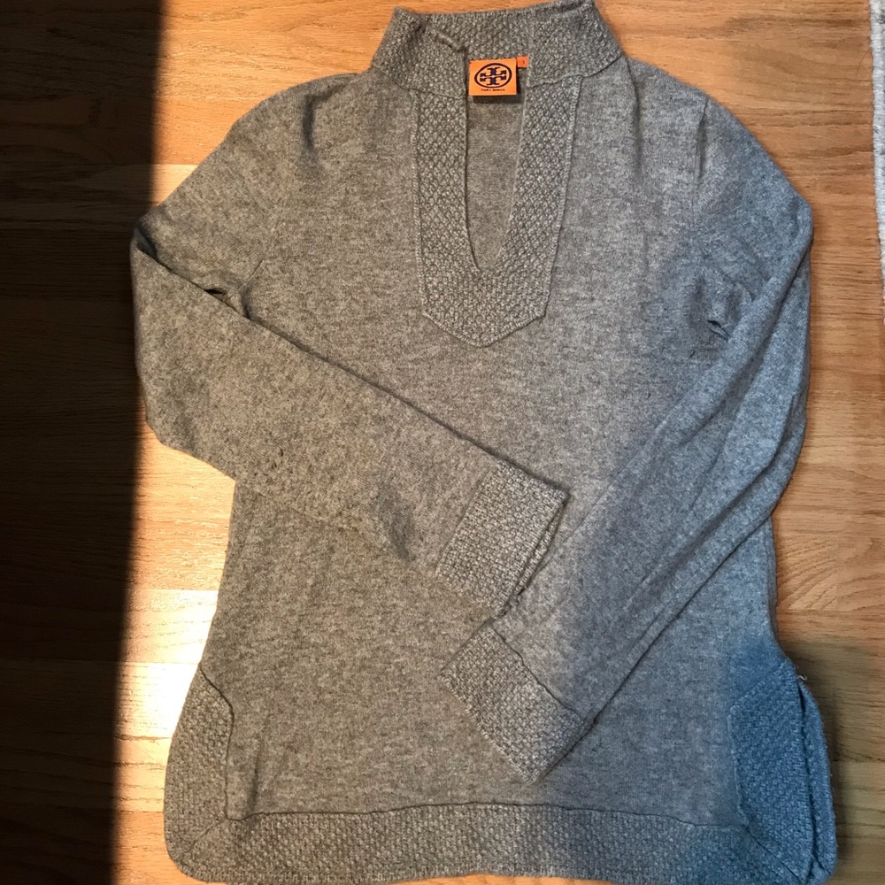 Tory Burch grey Cashmere sweater. Size S. Mint